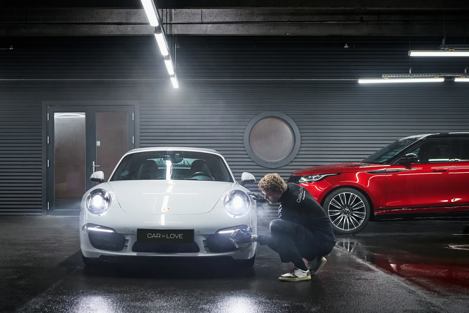 Klargøring af en hvid Porsche